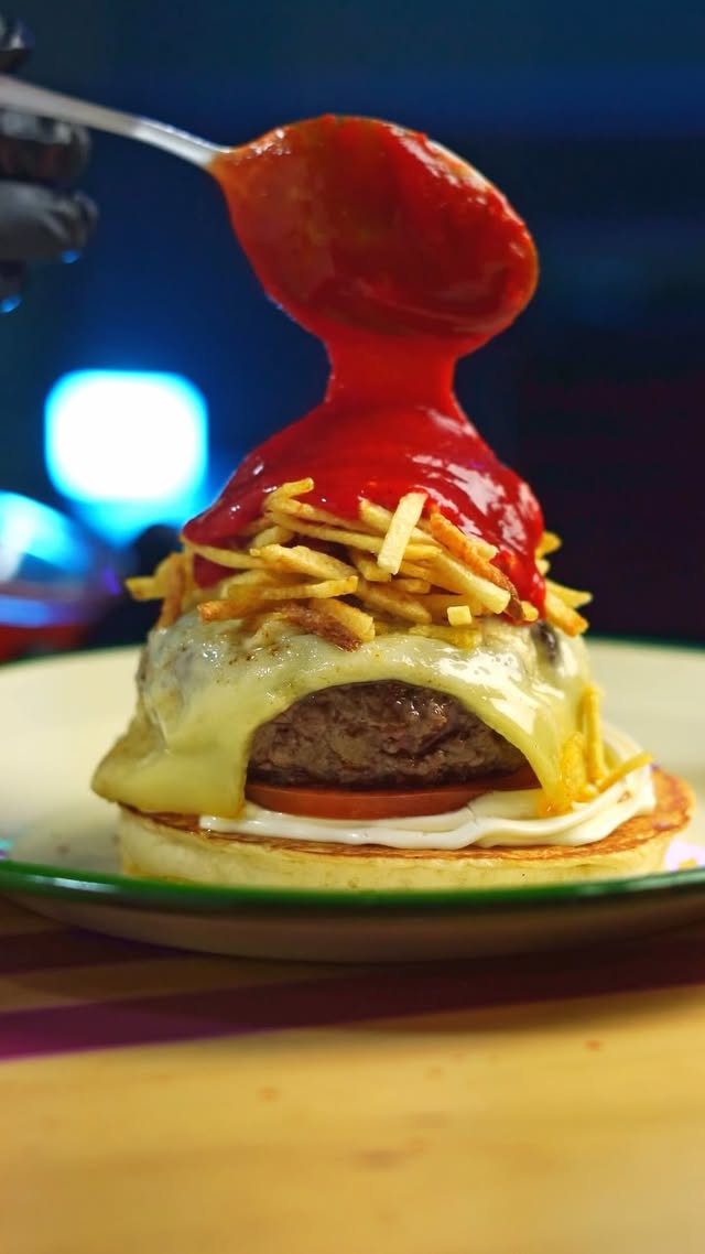 Hamburguesa de Ohana con salsa